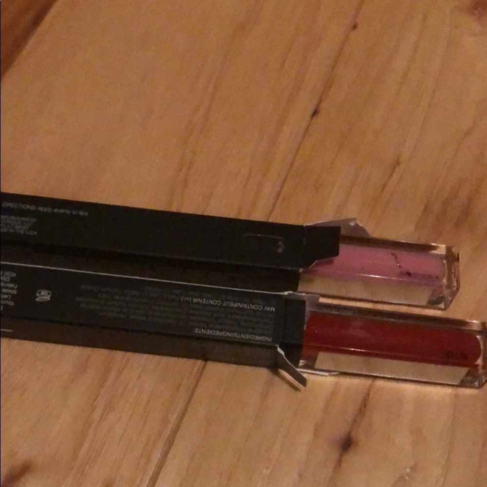 Lucrative Lip gloss
